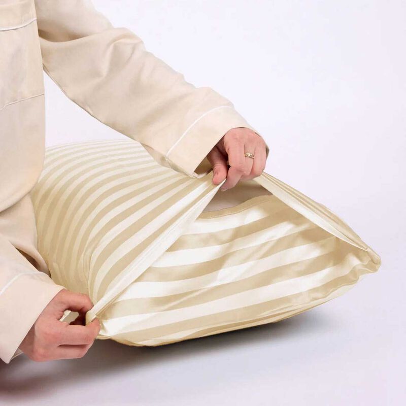 HOMMEY. Silk Pillowcase image number 3